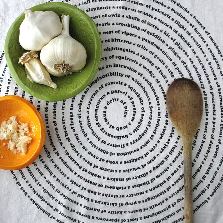 Fabriqué aux États-Unis Anima / Amoureux des mots Torchons en sac de farine pour la vente par Xenotees