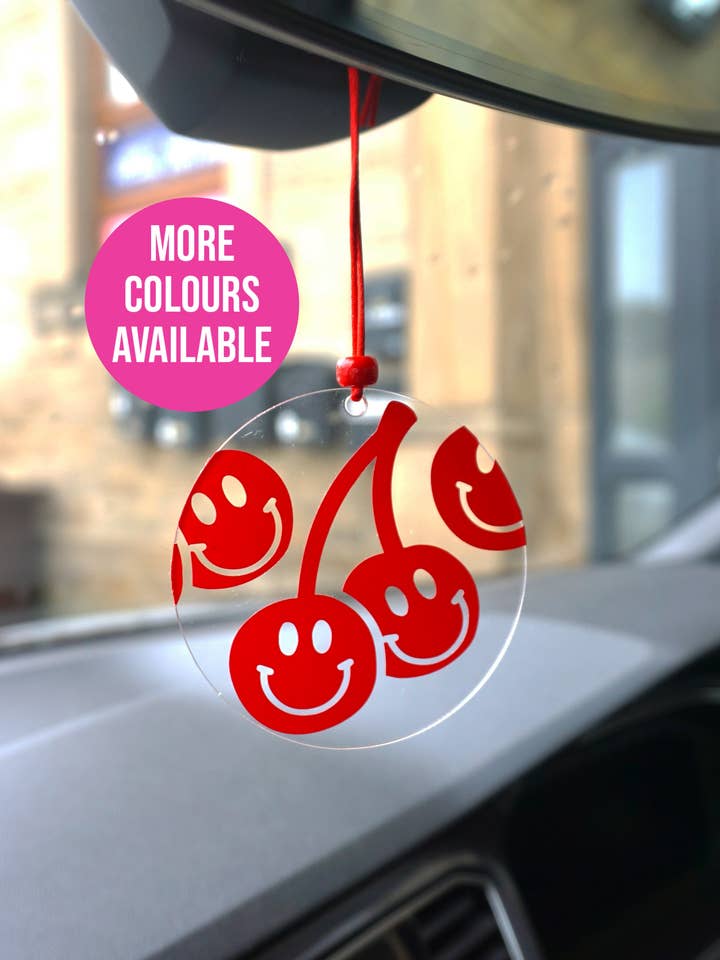 Ciondolo trasparente per specchietto retrovisore a forma di ciliegia con faccina sorridente per la vendita all'ingrosso da parte di Buba Goods