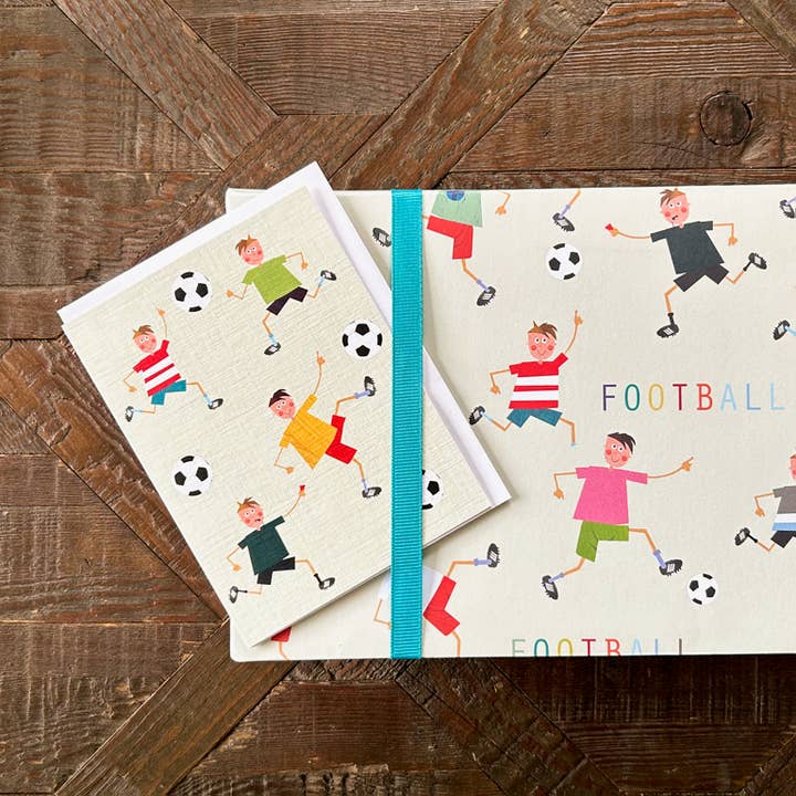 Kali Stileman Publishing - Vente Feuille de papier cadeau - Papier d'emballage cadeau de football WP441