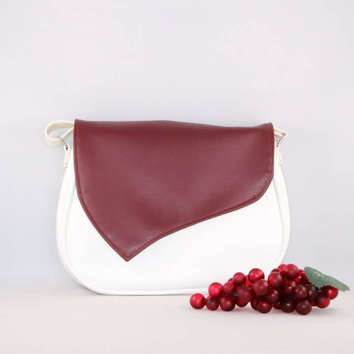 Achterklep van bordeauxrood druivenleer voor wholesale door Les Sacs de Théane