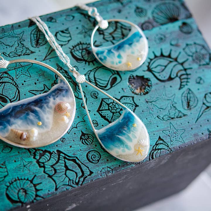 Glowing Rush the Shore Pendants, Necklaces for wholesale by The Slug And Kraken