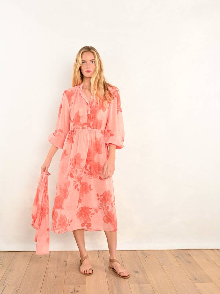 Long Isabelle : Coral Rose Bouquet for wholesale by JULIE HARRAH