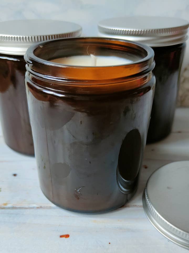 Bougie à couvercle ambré 180g pour la vente par White light at home