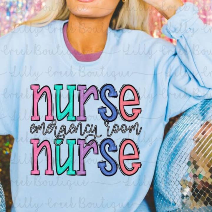 REMOVED BRAND – Engroshandel Grafisk Sweatshirt - Dame – Farvet brev Emergency Room Nurse Sweatshirt