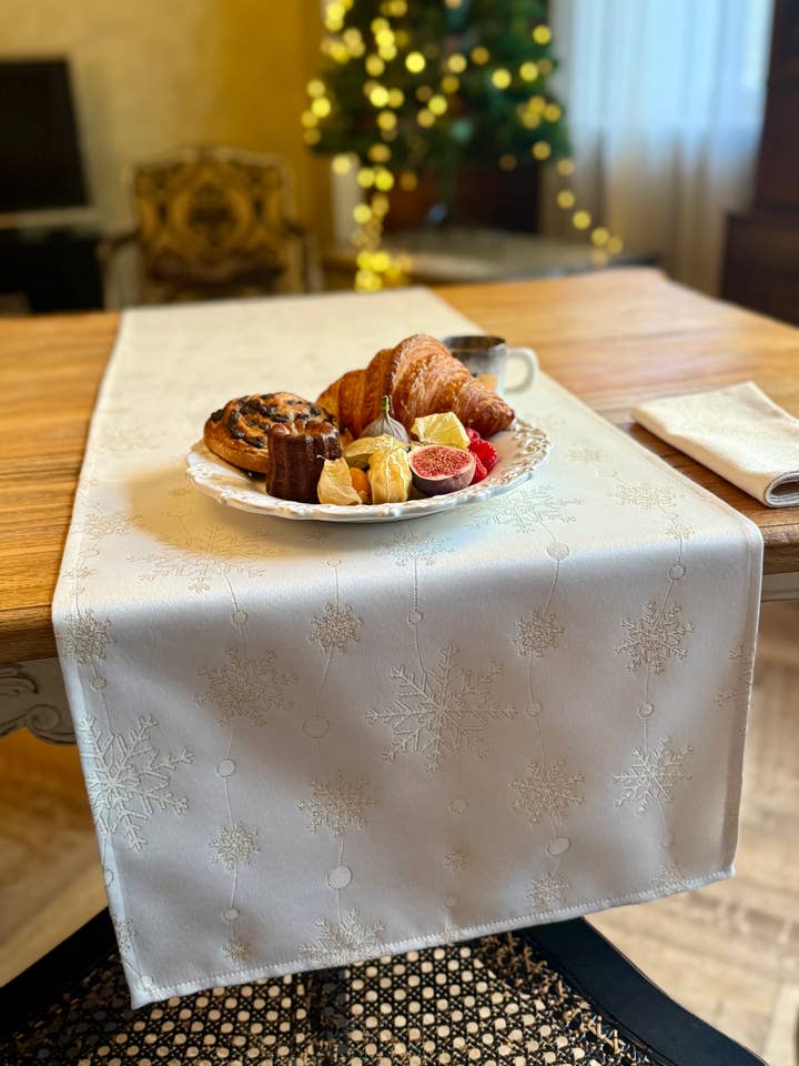 Chemin de table de Noël, différentes tailles | Chute de neige dorée pour la vente par Hortensias Home