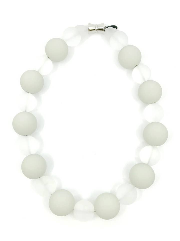 Ljus oliv- och vit frostade kulor pärlhalsband för wholesale av Sea Lily