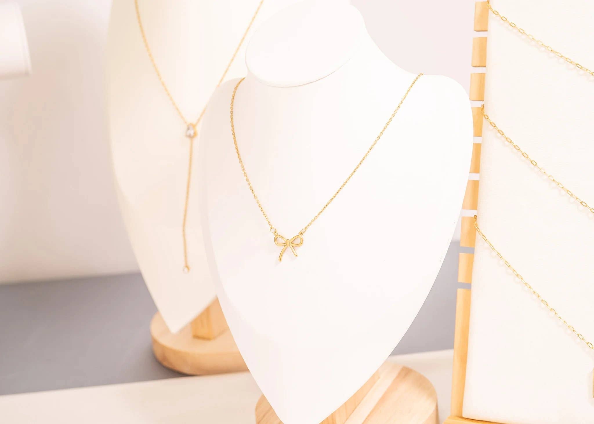 WJW - Vendita all'ingrosso Ciondolo/pendente - Charm a forma di fiocco in acciaio inox con rivestimento PVD oro 18K10