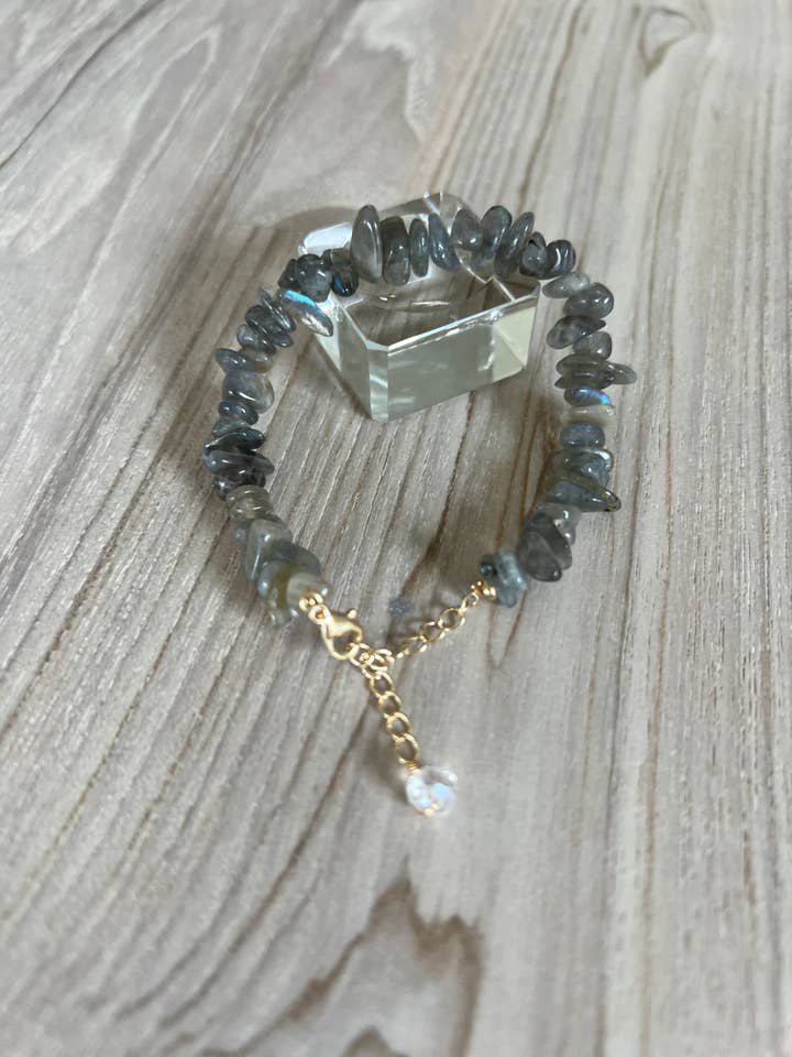Bracciale con chip regolabili in labradorite per la vendita all'ingrosso da parte di Luna Rae