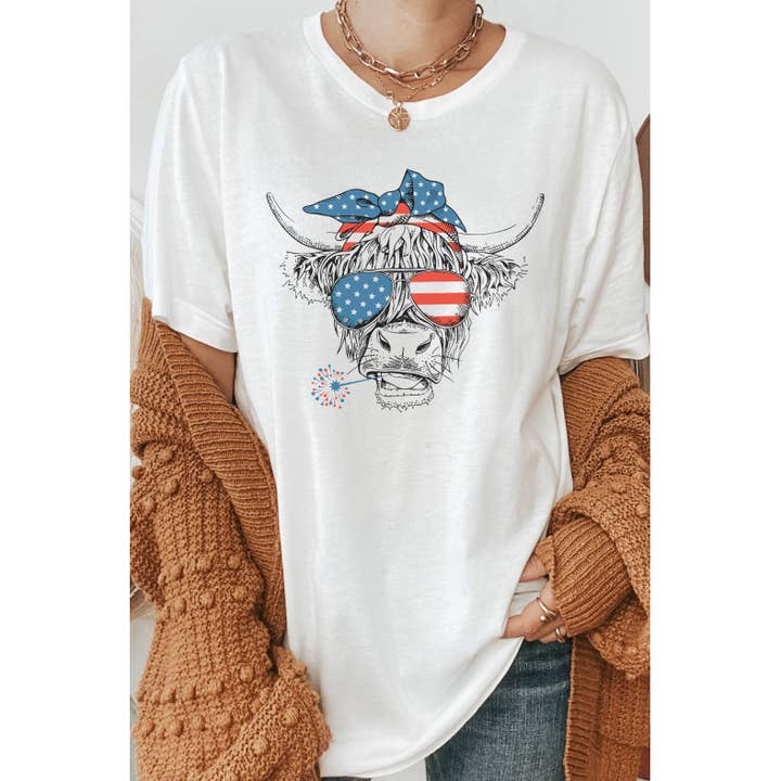 Patriotic Highland Cow Grafik-T-Shirt mit amerikanischer Flagge für den Großhandel von Kissed Apparel