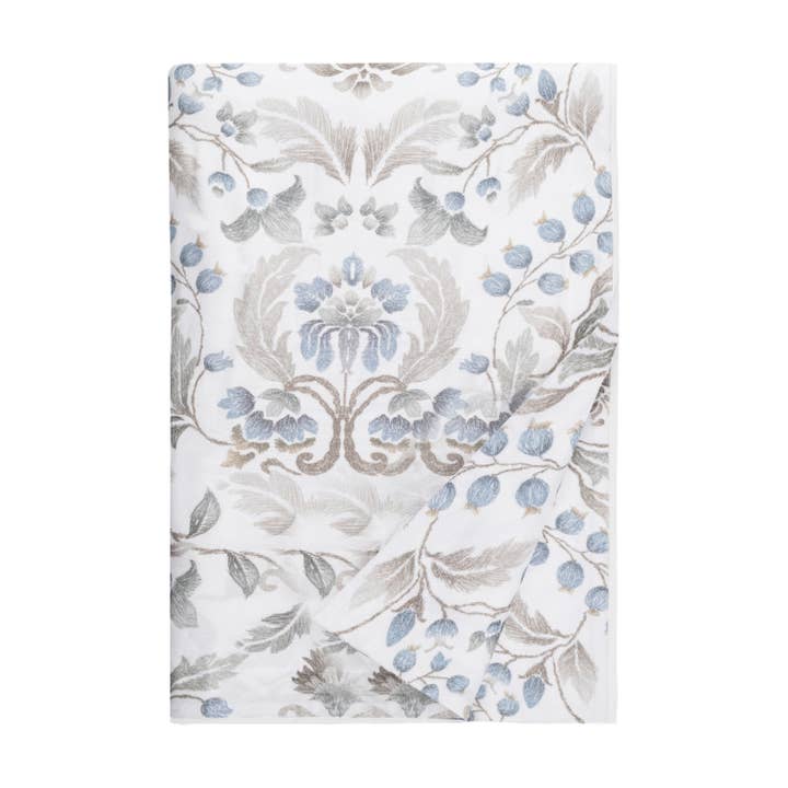 Housse de couette Beatrice pour la vente par Home Treasures Linens