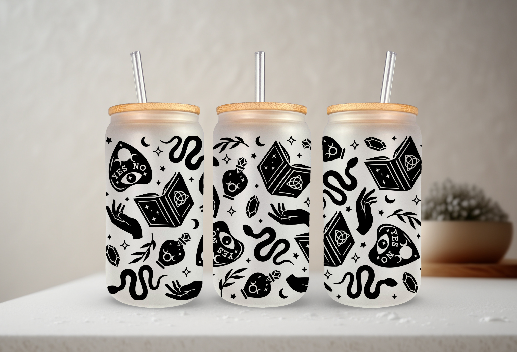 SKS Design Studio - Vendita all'ingrosso Bicchiere/tazza - Spellcraft | UVDTF | Bicchiere a forma di lattina da 20 oz Libbey con coperchio in bambù e cannuccia0