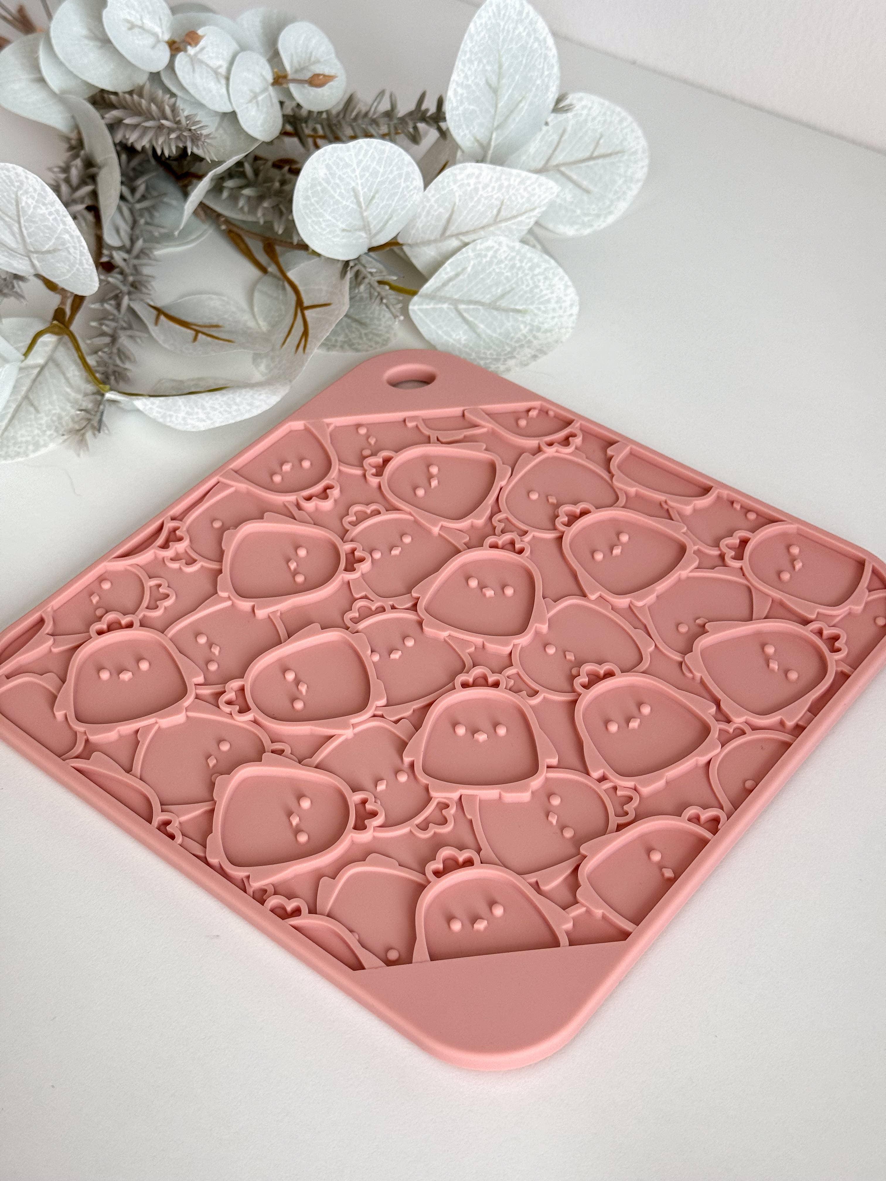 Doggotique - Wholesale Pet Food Mat - Dog - Schleckmatte Chicken Party, Lick Mat Dog, Feeding Mat Dog1