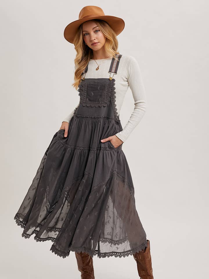 PL5060 - SPETSBRODERAD TYLL BIB MAXIKLÄNNING för wholesale av Peace Love Line