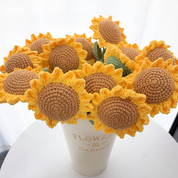Handgemaakte gehaakte eenvoudige zonnebloemen, vakantiecadeau, huisdecoratie voor wholesale door Lilyrosy(Duty free)