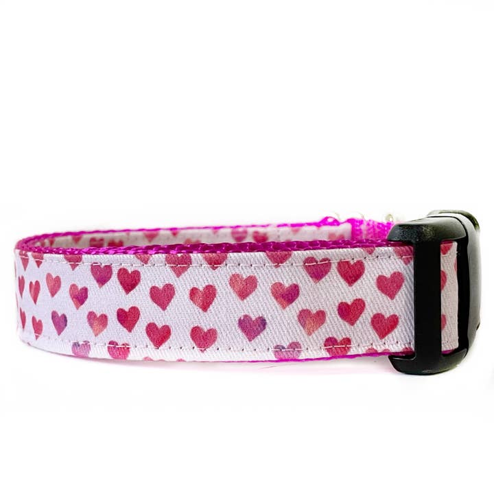 Aquarel Hearts Valentines Hondenhalsband voor wholesale door Sew Fetch Dog Co
