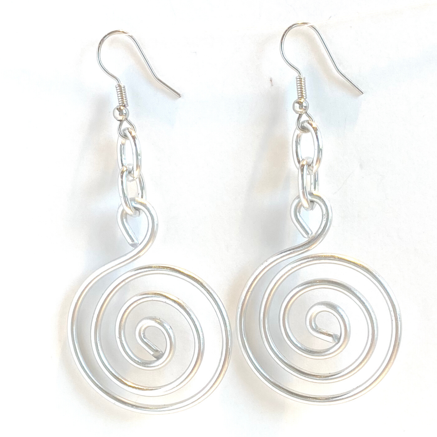 Wendy Nichele Jewelry - Venta al por mayor Pendientes colgantes - Pendientes de aluminio, pendientes de alambre hechos a mano, ligeros1