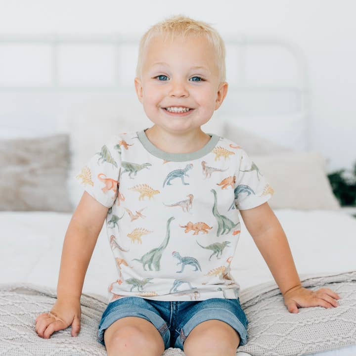 T-shirt en coton biologique pour enfants avec dinosaures pour la vente par Baby Liebies