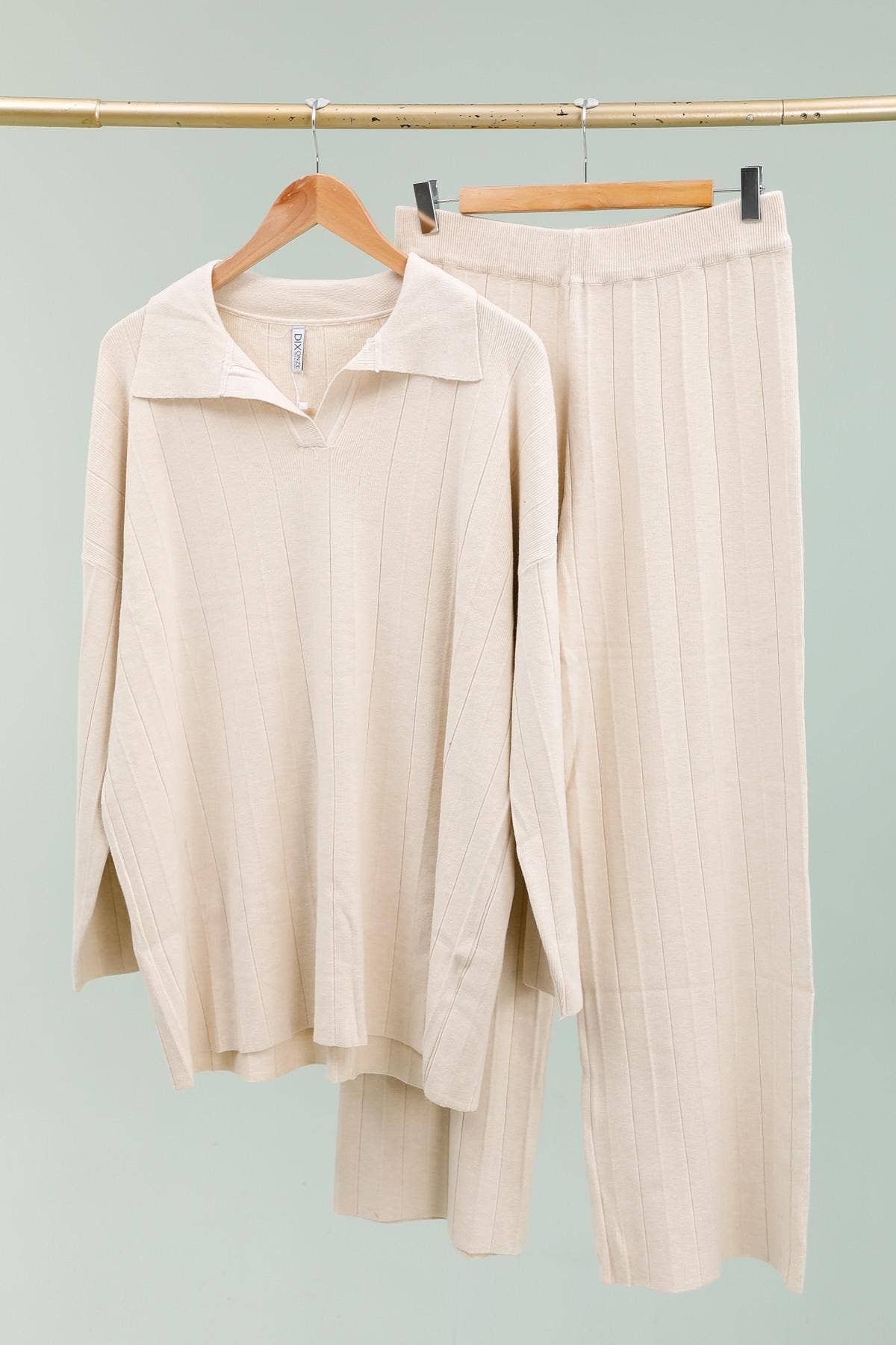 DIX-ONZE – Großhandel Loungewear-Set – Damen – Fließendes Strickset – Lässige Eleganz und Komfort5