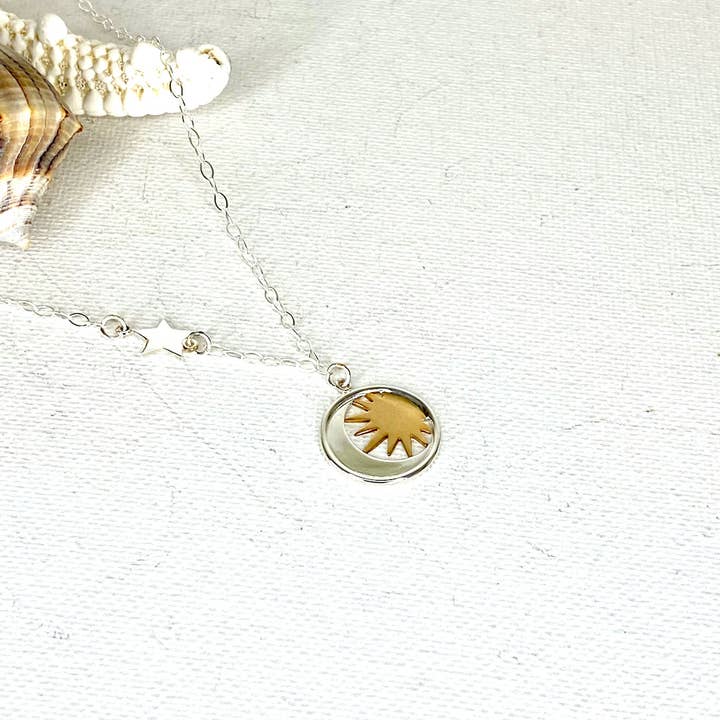 Jackie Gallagher Designs - Handmade Coastal Jewelry – Engroshandel Halskæde med vedhæng – Du er min sol, måne og alle mine stjerner halskæde
