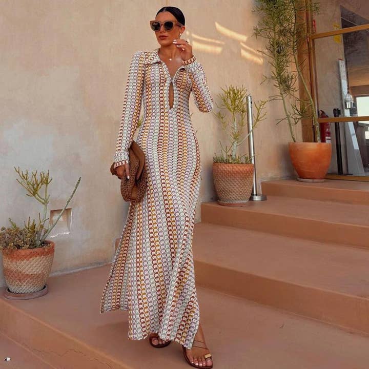 Vestido maxi feminino boêmio com recorte de crochê, decote em V e fenda lateral por atacado de SALINA TRADING INC