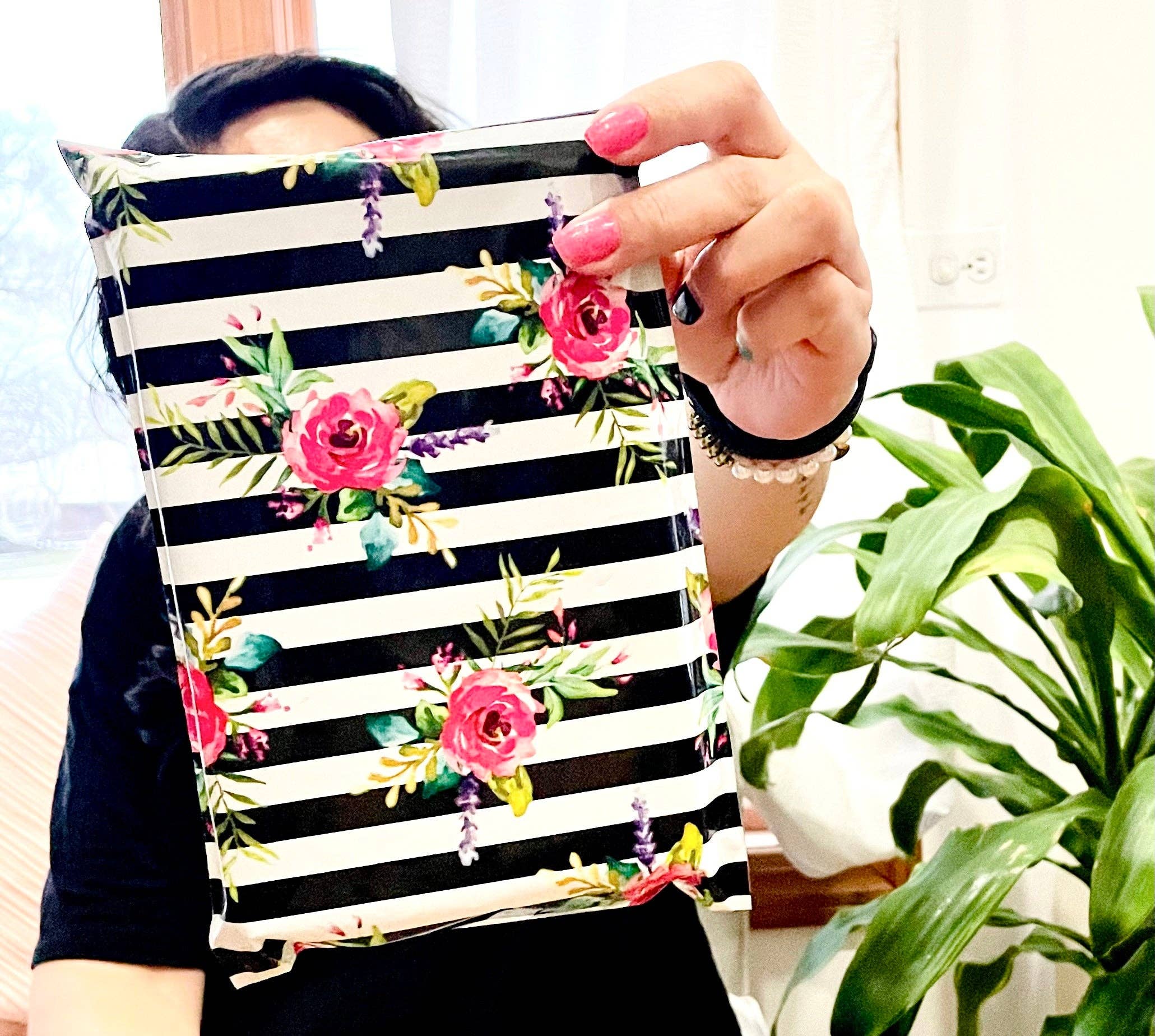 Mail it! mailers and more - Wholesale Envelopes - Beautiful blooms 6x9 premium poly mailers2