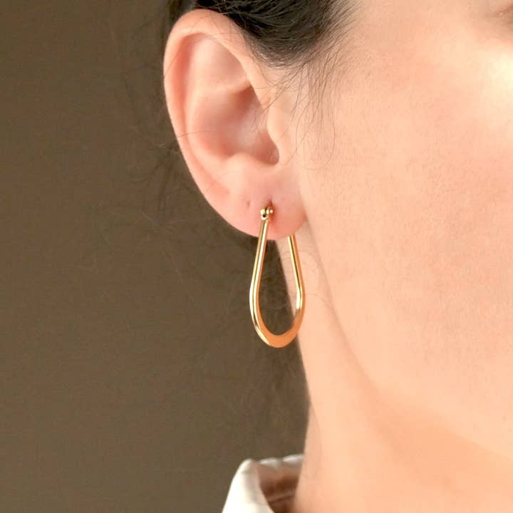 Blueyejewelry – Großhandel Hoops – Flat Teardrop Hoops — wasserdichte, dünne ovale Creolen 1