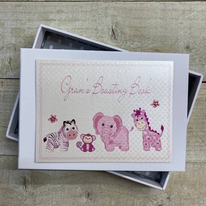 Med Boken Gran's Toys Rosa Fotoalbum - Mini (TP5) för wholesale av White Cotton Cards
