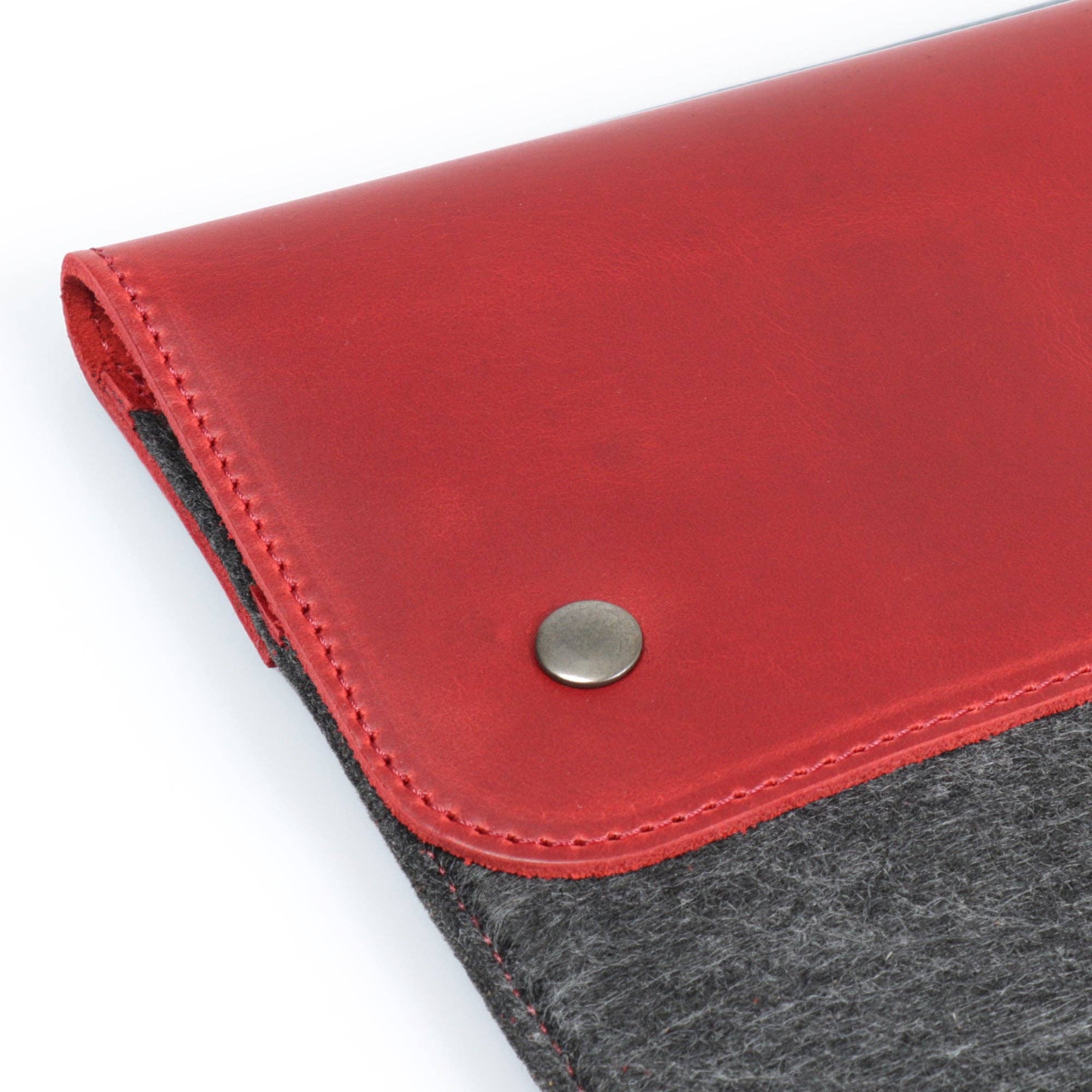 Londo – wholesale Laptop/tablet case – Unisex – MegaGear Fine Leather and Fleece Sleeve Bag for MacBook Pro, MacBook Air and iPad Case49