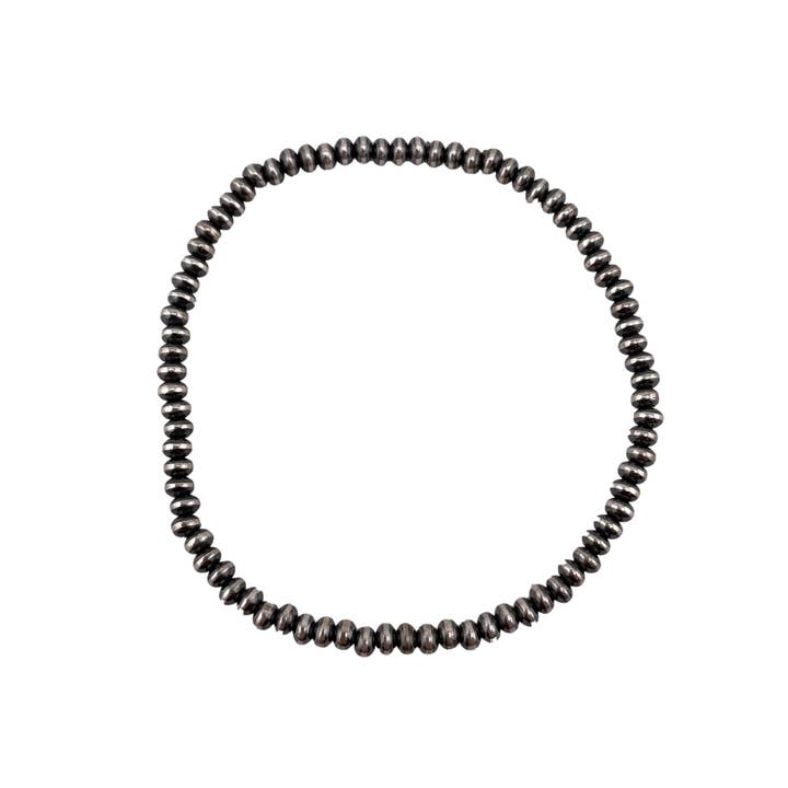 Sterling sølv Navajo Pearl Oxidize Saucer Perle Strækarmbånd. Tilgængelig fra 3 mm til 9 mm for engroshandel hos Select Lines