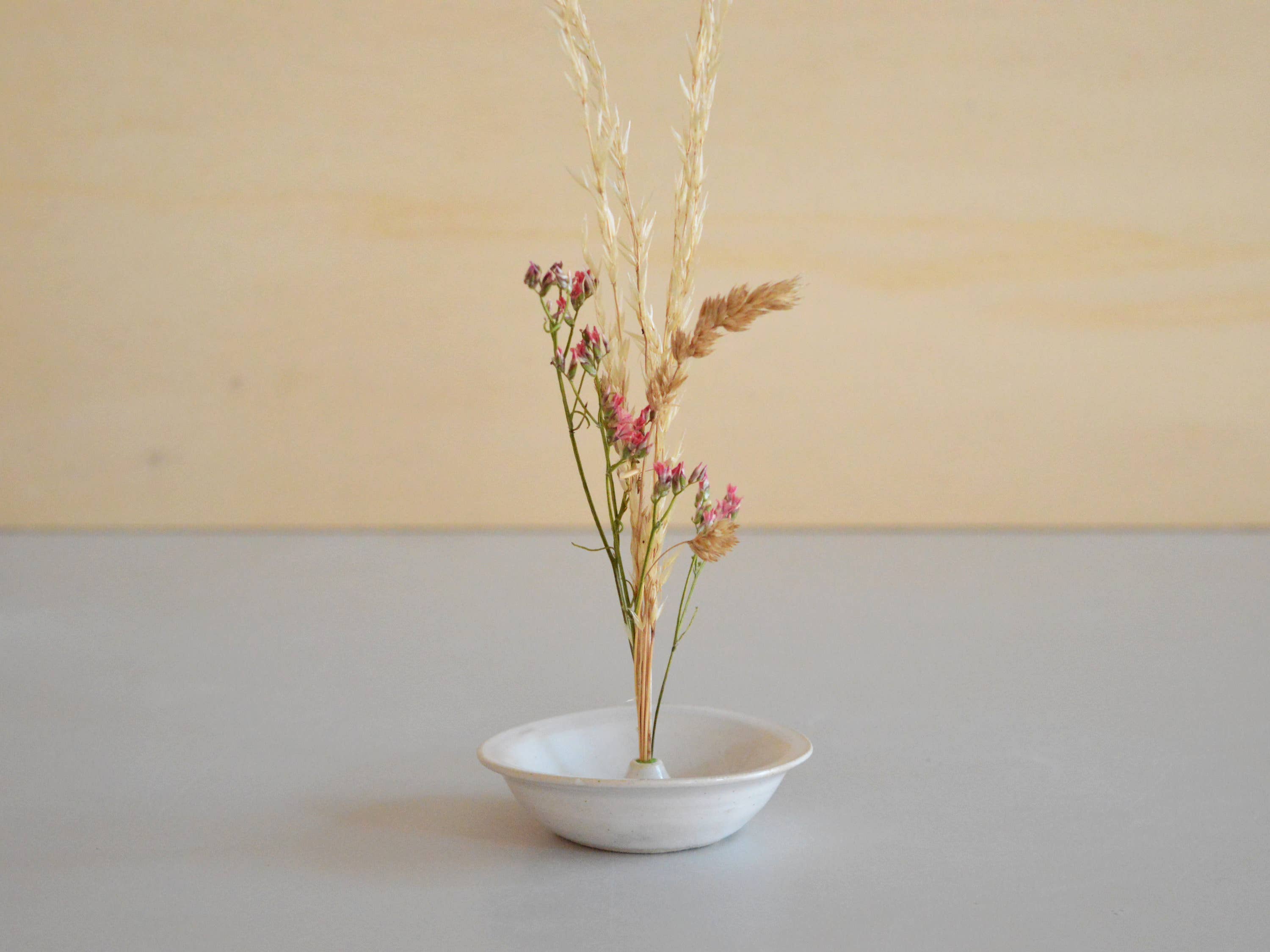 Karolina Bednorz Ceramics - Vente Porte-encens - Porte-encens en céramique NUDE artisanal d’Italie, formes uniques10