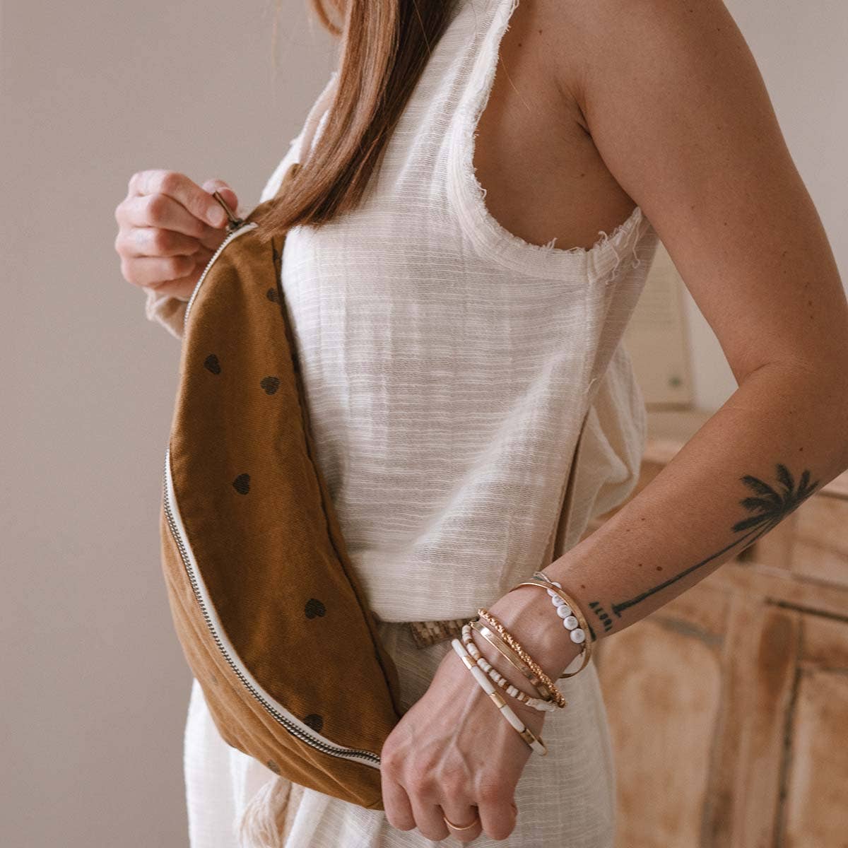 WOMEN BUM BAG HEART CUMIN for wholesale on Faire1