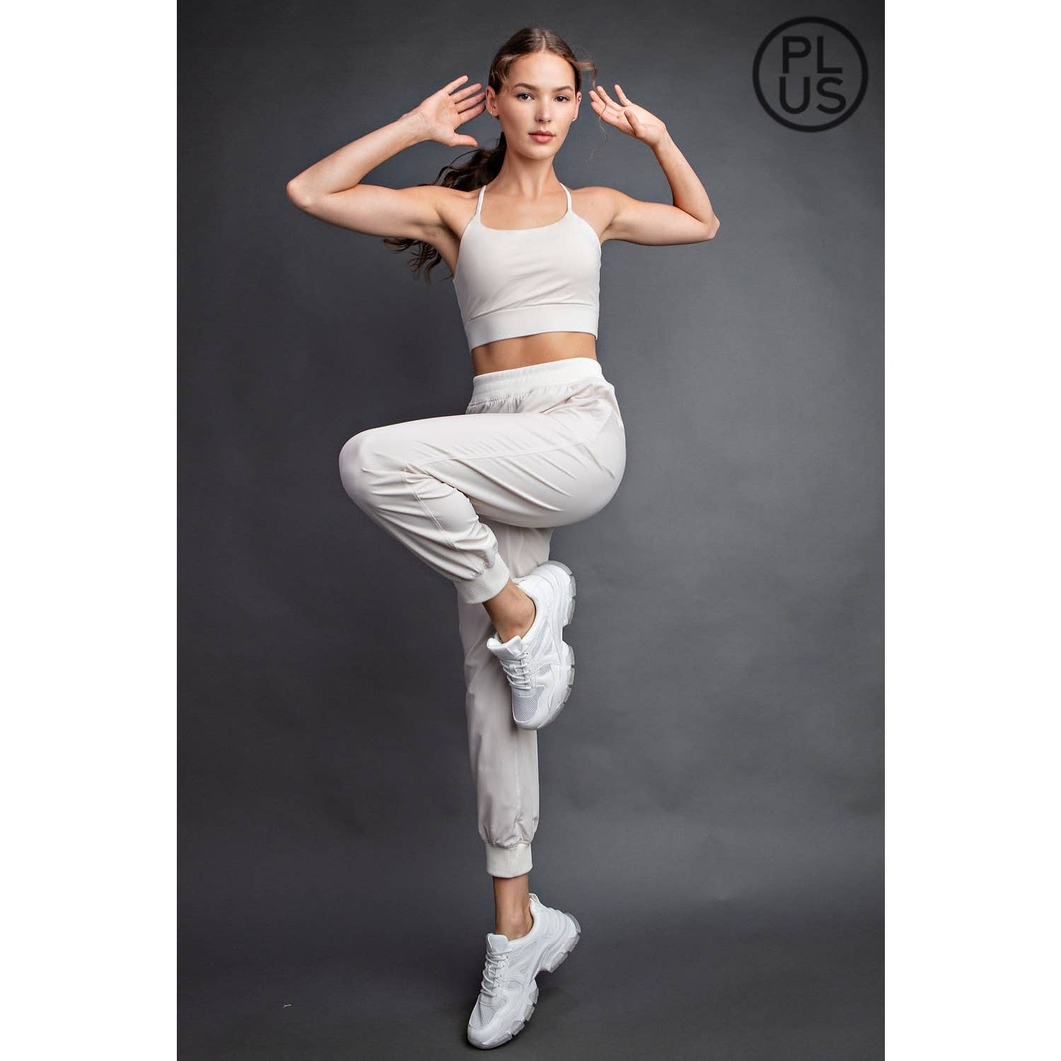 Rae Mode – Großhandel Trainings-/Jogginghose – Damen – JOGGINGHOSE AUS OXFORD ST WOVEN DANCE STUDIO IN ÜBERGRÖSSE MIT MITTLERER LEIBHÖHE4