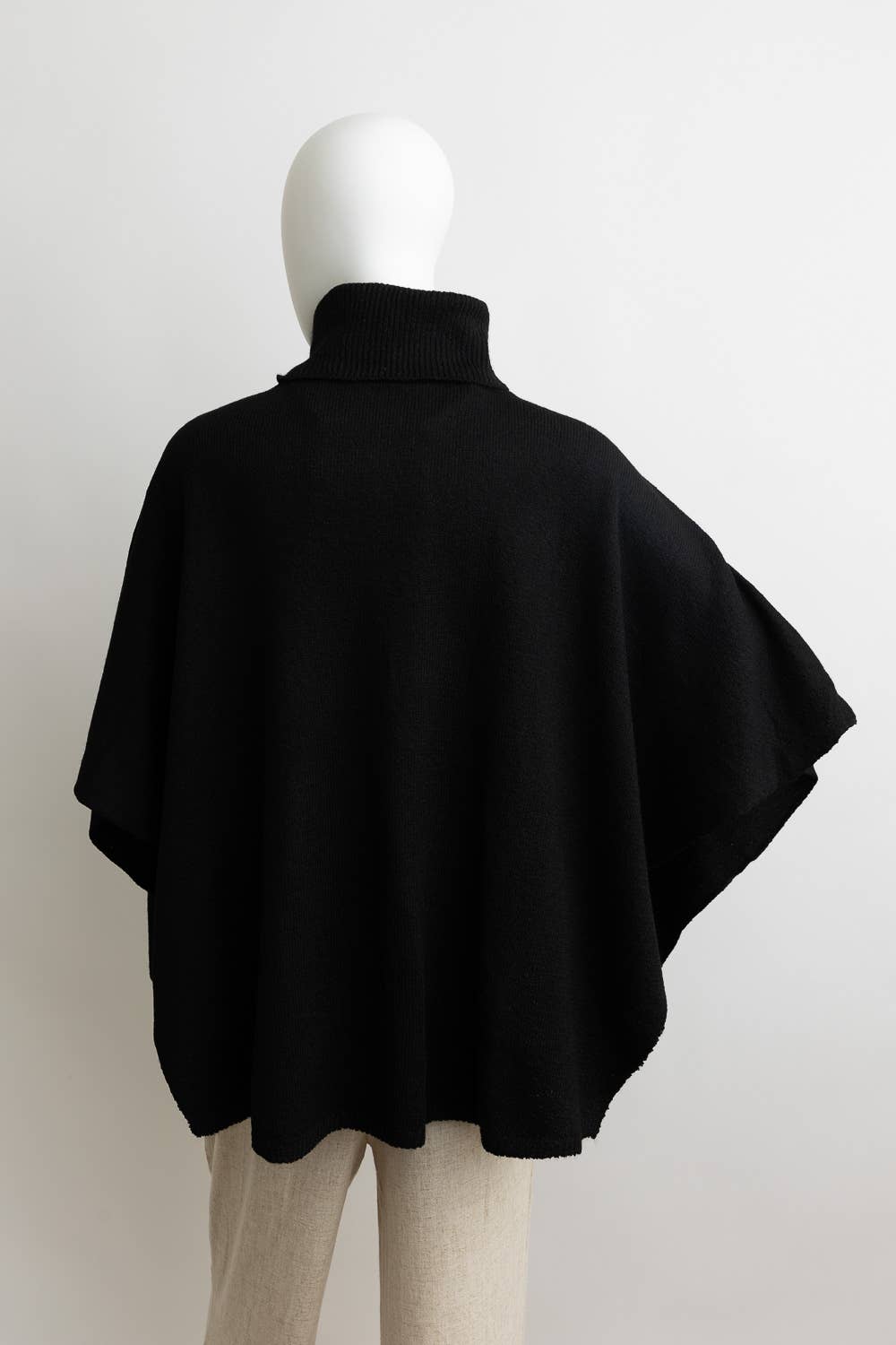 Leto Accessories – Poncho - Mulher por atacado – Favorito Outono 2025 - Poncho de Gola Alta Ecológico 🐢17