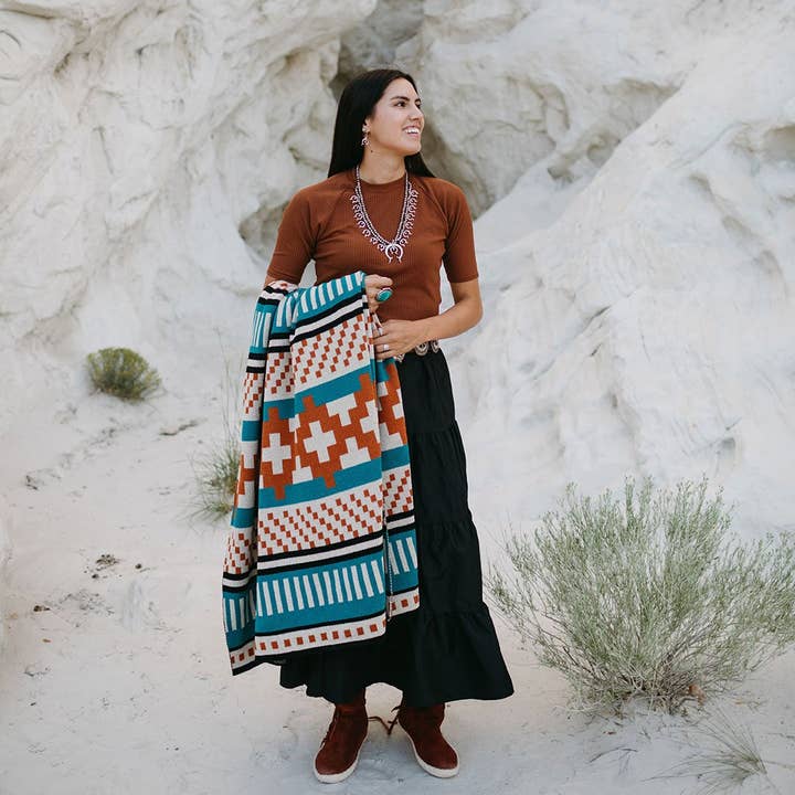 Seek & Swoon - Wholesale Throw Blanket - Desert Dweller Southwestern Throw Blanket - Native, Navajo