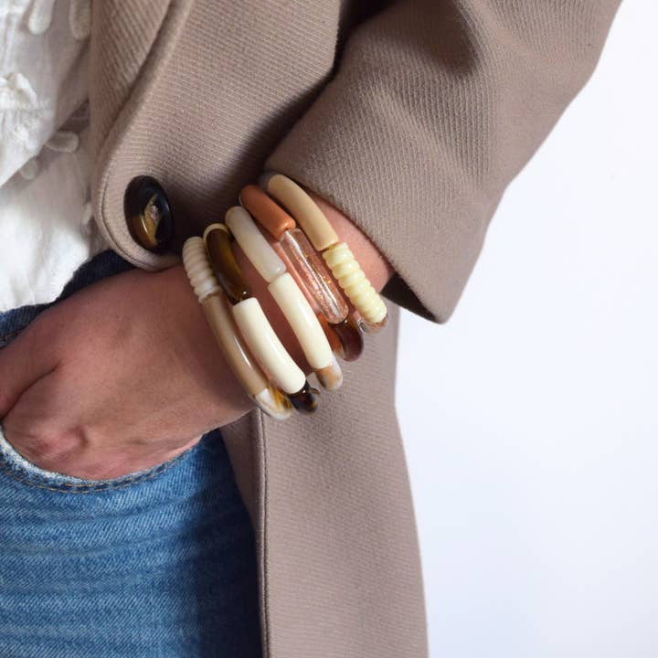 Manacreations - Wholesale Beaded Bracelet - Elastic bangle bracelets in beige and ecru tones1