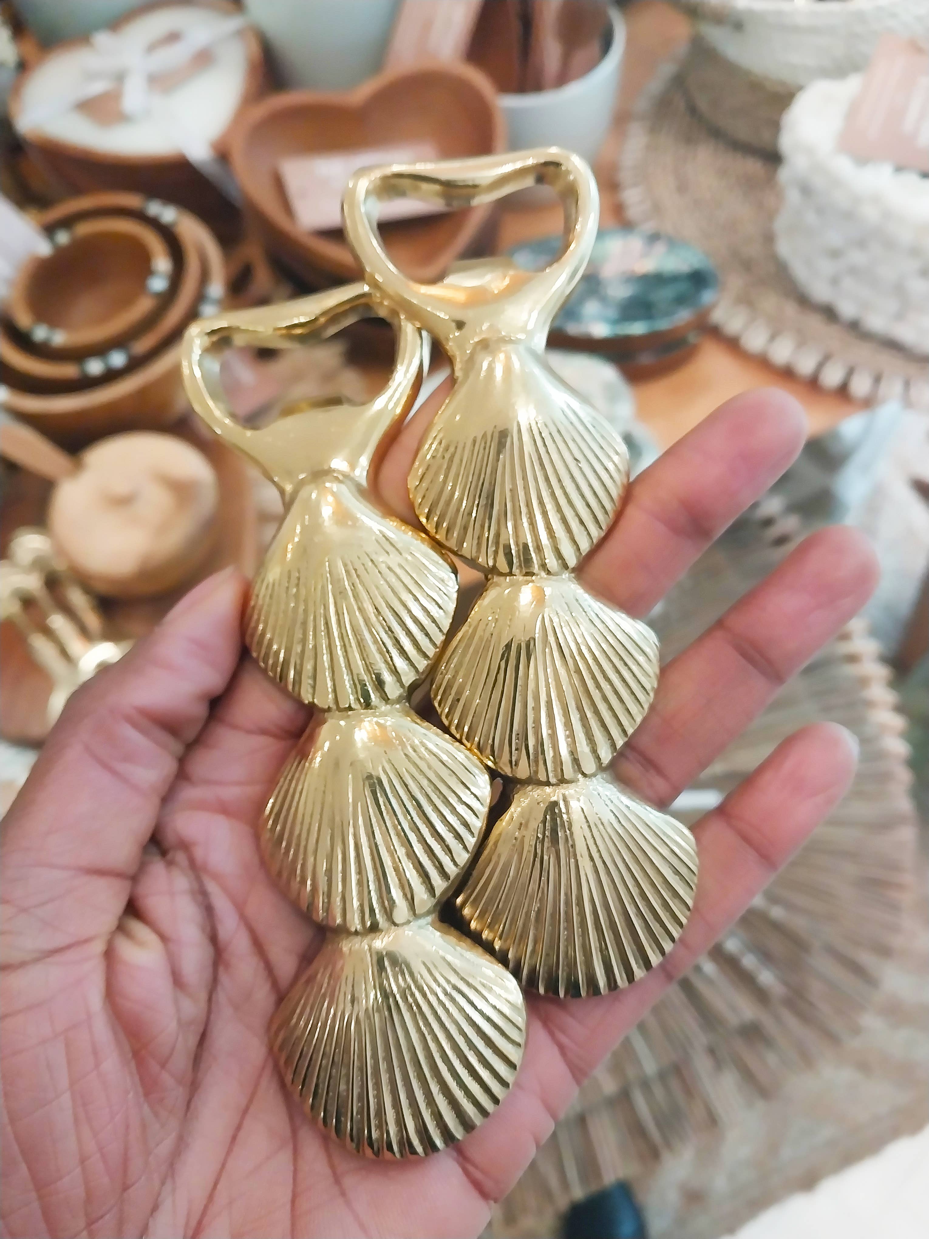 The Artisan and Company - Venta al por mayor Abrebotellas - Abrebotellas de latón con diseño de conchas marinas2