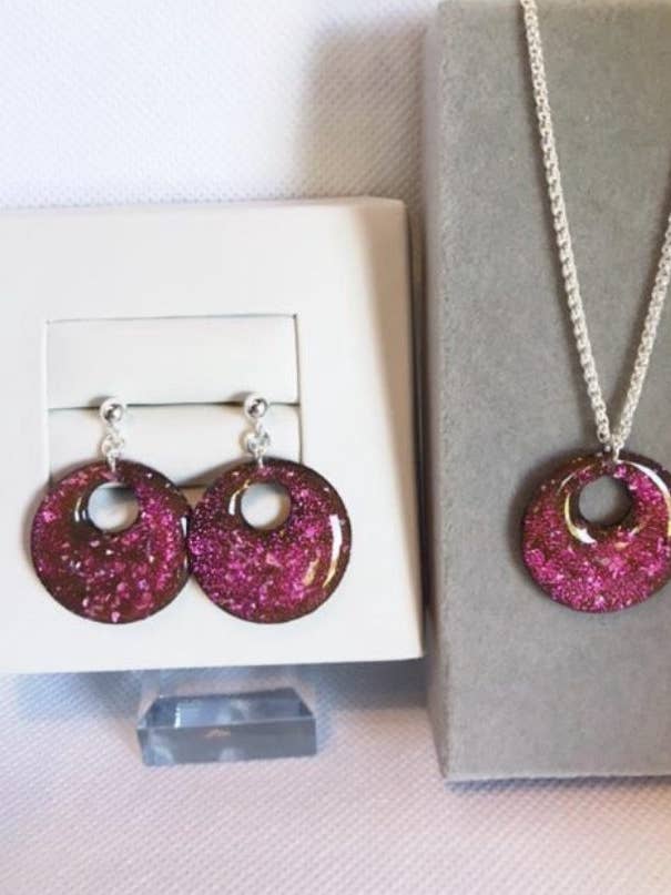 Set - Halskette+Kugelohrringe - Rosafarbener Granit für den Großhandel von La Chaumière à Bijoux