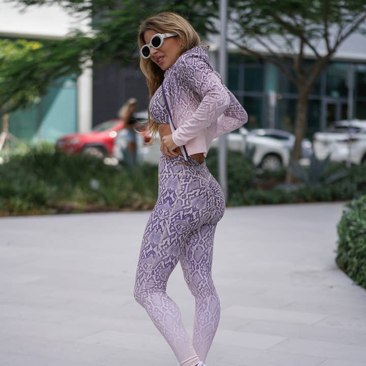 Sahara criss-cross scrunch legging and other Purchase Wholesale frigo noir glacon. Free Returns & Net 60 Terms on Faire trending on Faire.