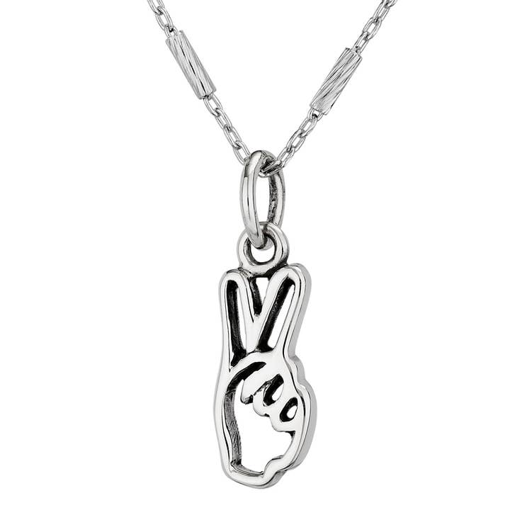 Pendentif Peace Fingers en pour la vente par Tiger Mountain Jewelry