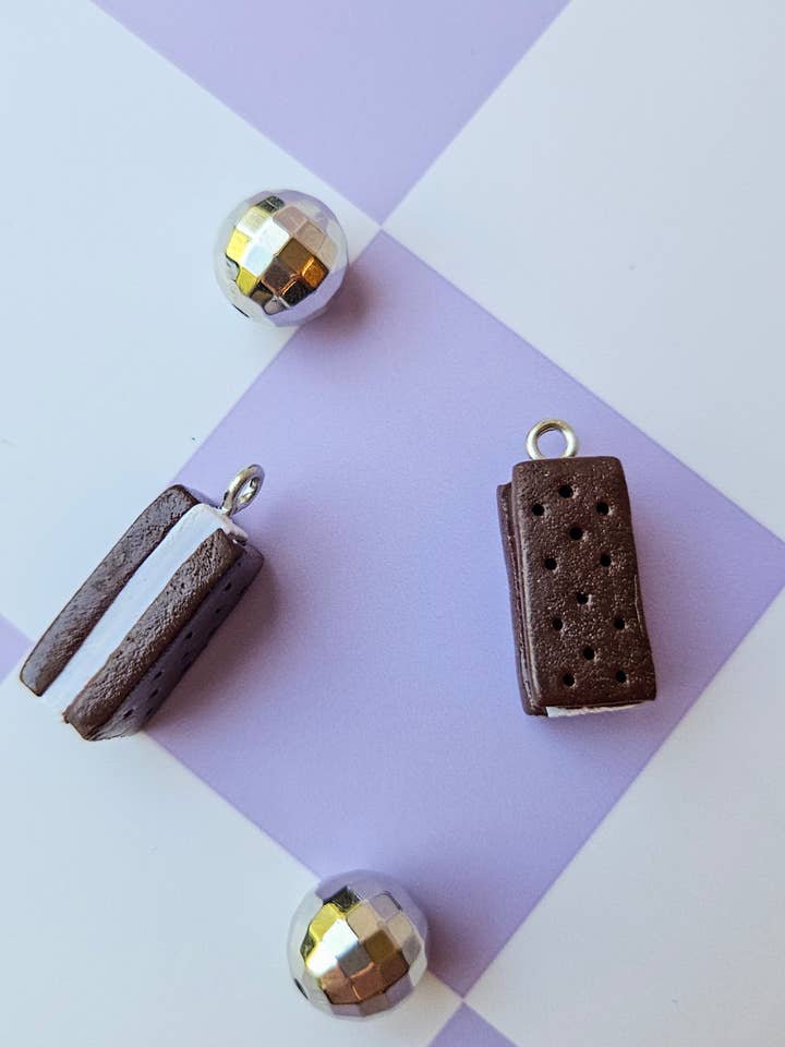 Ice Cream Sandwich Charm — für Charm Bar, Hüte, Armbänder für den Großhandel von Clay In Color