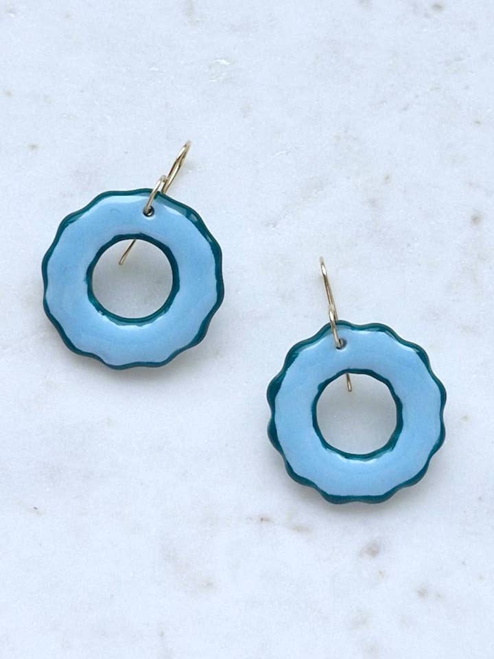 Mia Scallop Hoops - Håndlavet i Porcelæn for engroshandel hos Little Lovers