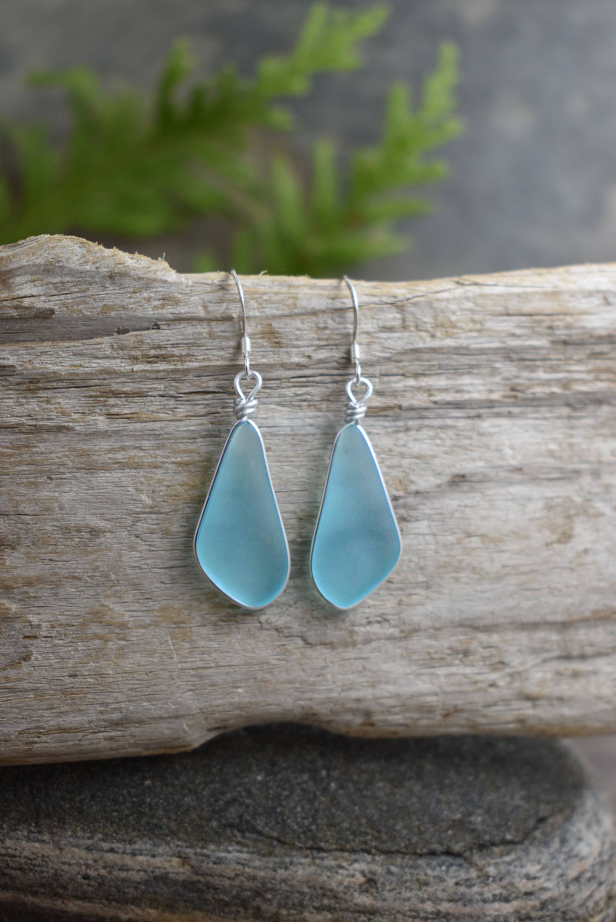 Whitelotus Design - Vente Boucles d'oreilles pendantes - Boucles d'oreilles en forme de goutte en verre bio Solo - Matériaux écologiques10