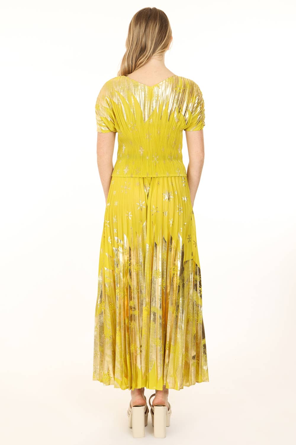 Beulah Style - Wholesale Top & Skirt Set - Women's - Glossy Snowflake Pattern Pleated Top & Skirt Set QM60385