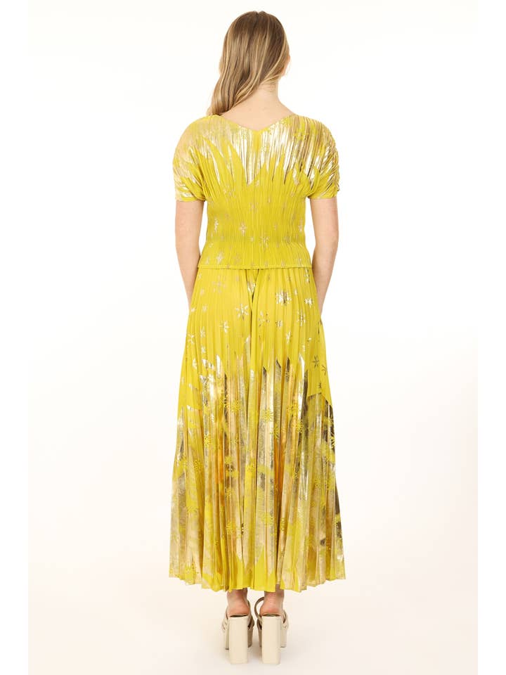 Beulah Style - Wholesale Top & Skirt Set - Women's - Glossy Snowflake Pattern Pleated Top & Skirt Set QM60385