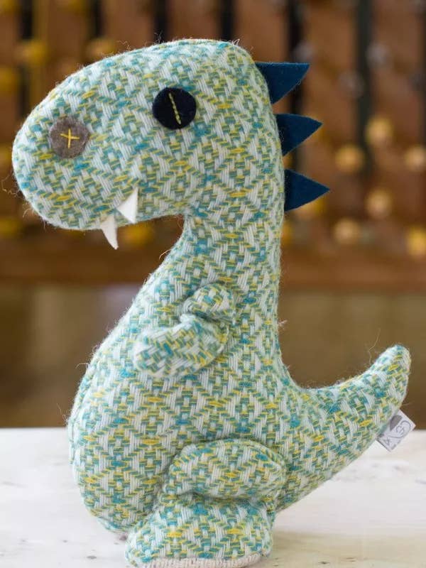 Poupée en laine faite main en forme de dinosaure - plus de couleurs pour la vente par Chicoração