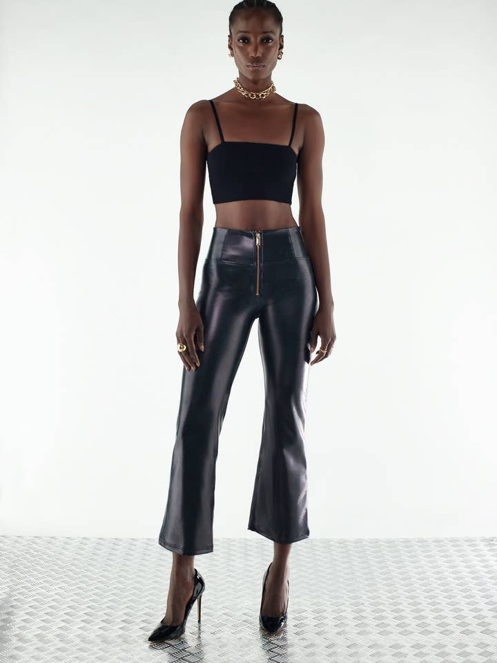 (WRUP31HF308-ANI63B) WR.UP® recortado con aspecto de piel acampanada en piel de serpiente azul para venta al por mayor de Freddy Pantroom