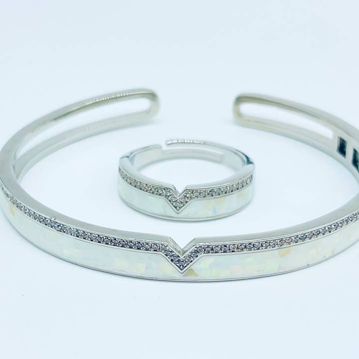 Combinazione bracciale e anello con diamanti americani per la vendita all'ingrosso da parte di Sarah Shahid Designer Jewelry