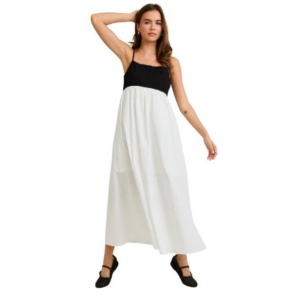 Robe maxi à taille empire avec détails contrastés pour la vente par Apolline