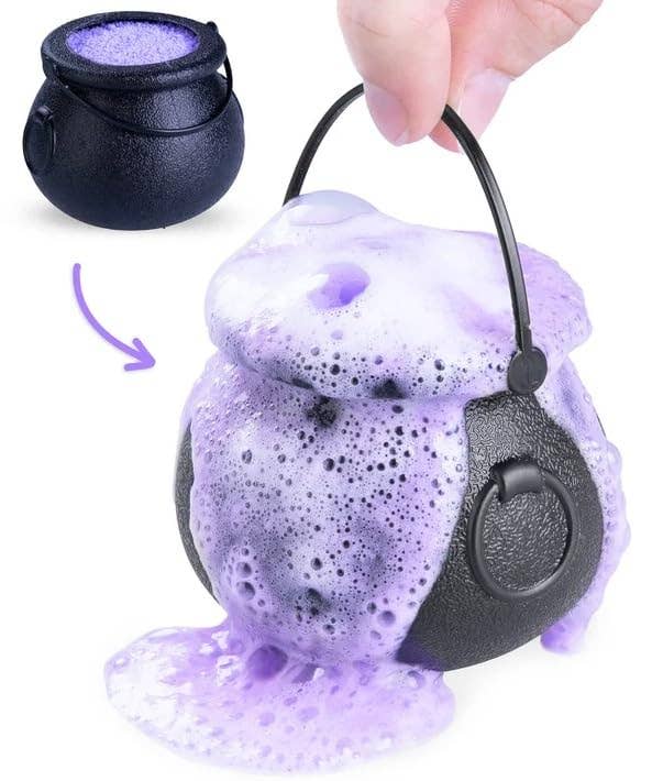 Relaxcation – wholesale Bath bomb/fizz – Cauldron Bath Bomb Lavender with Surprise Toy0