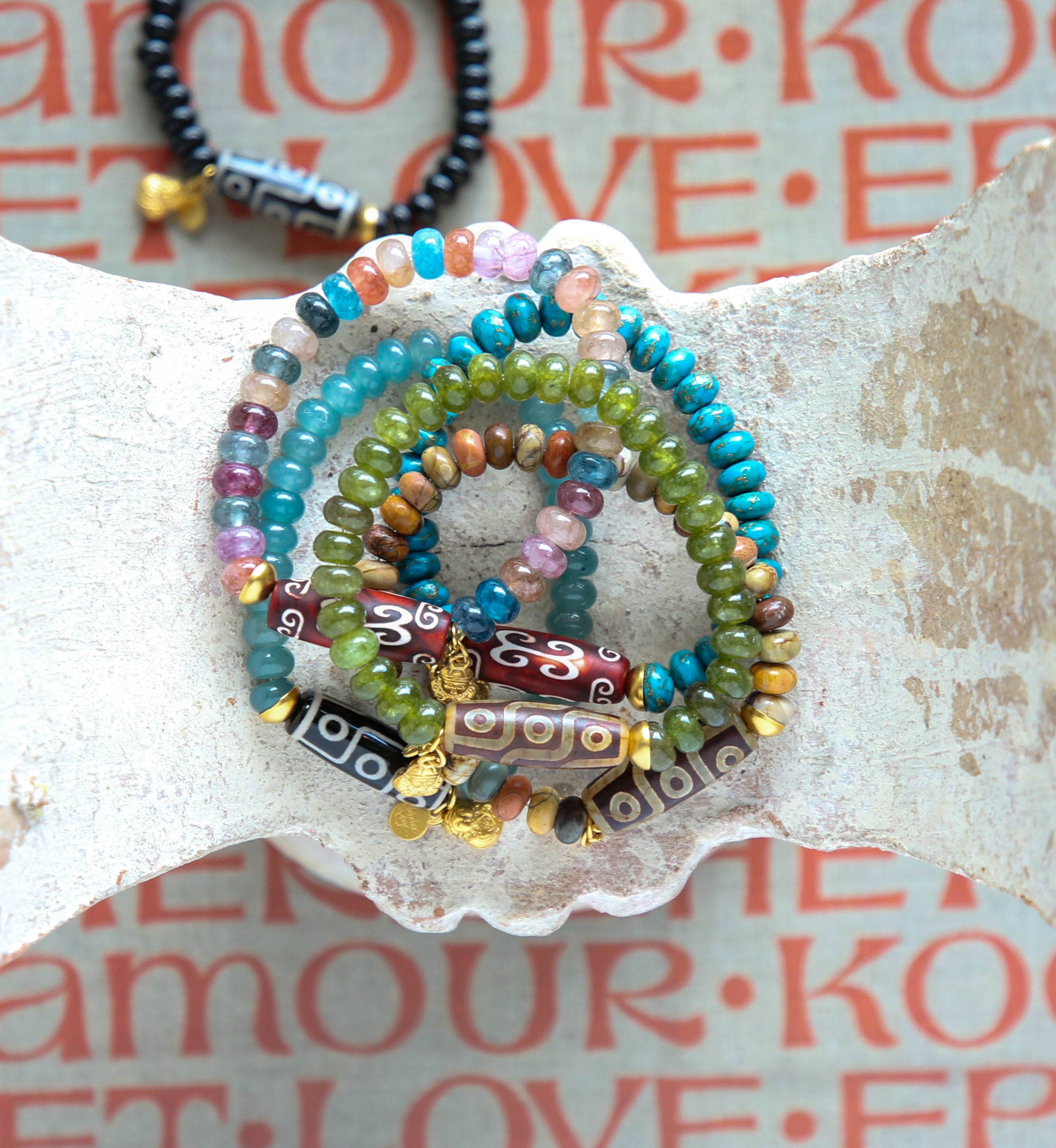 Catherine Page Jewelry - Vente Bracelet de perles - Bracelet Dharma en Brume Bleue2